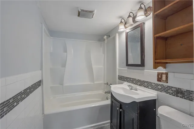 $1,500 | 148 West Cayuga Street, Oswego, NY 13126