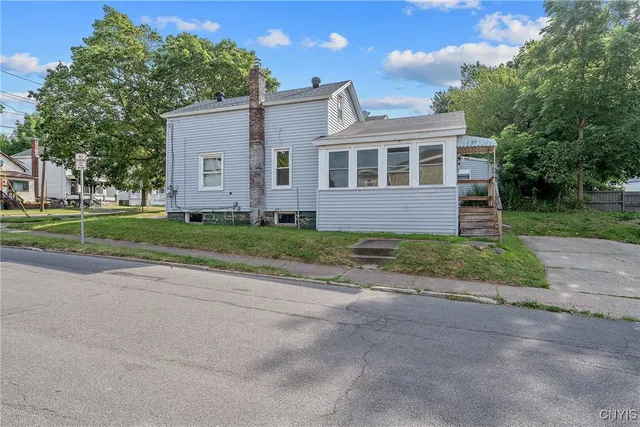 $1,500 | 148 West Cayuga Street, Oswego, NY 13126