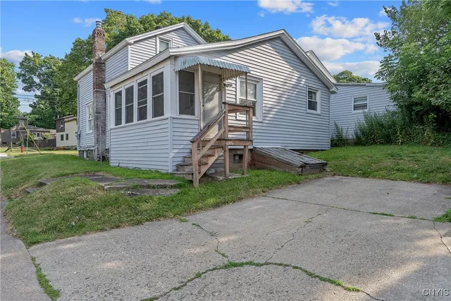 $1,500 | 148 West Cayuga Street, Oswego, NY 13126