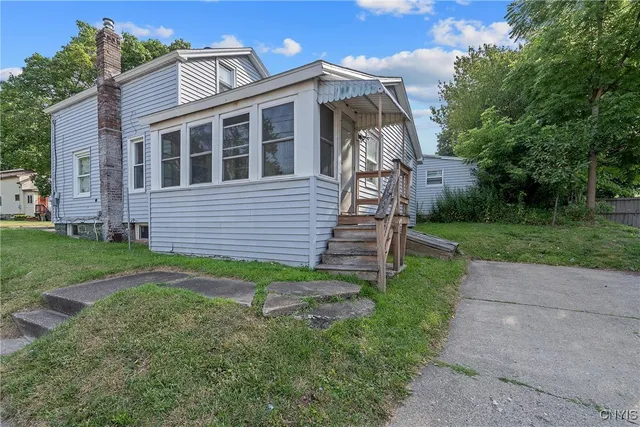 $1,500 | 148 West Cayuga Street, Oswego, NY 13126