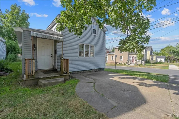 $1,500 | 148 West Cayuga Street, Oswego, NY 13126