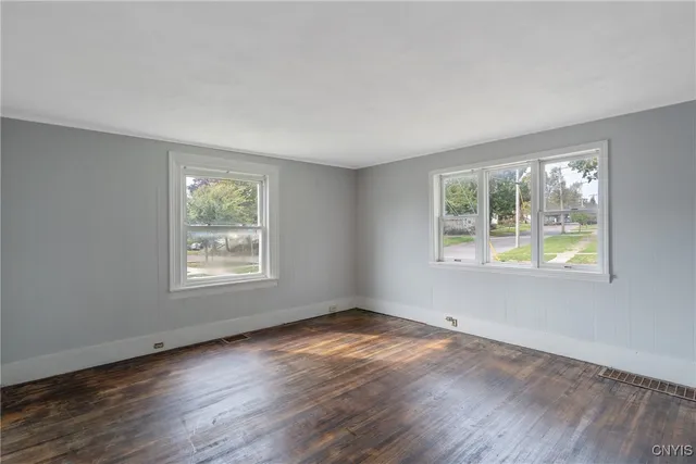 $1,500 | 148 West Cayuga Street, Oswego, NY 13126