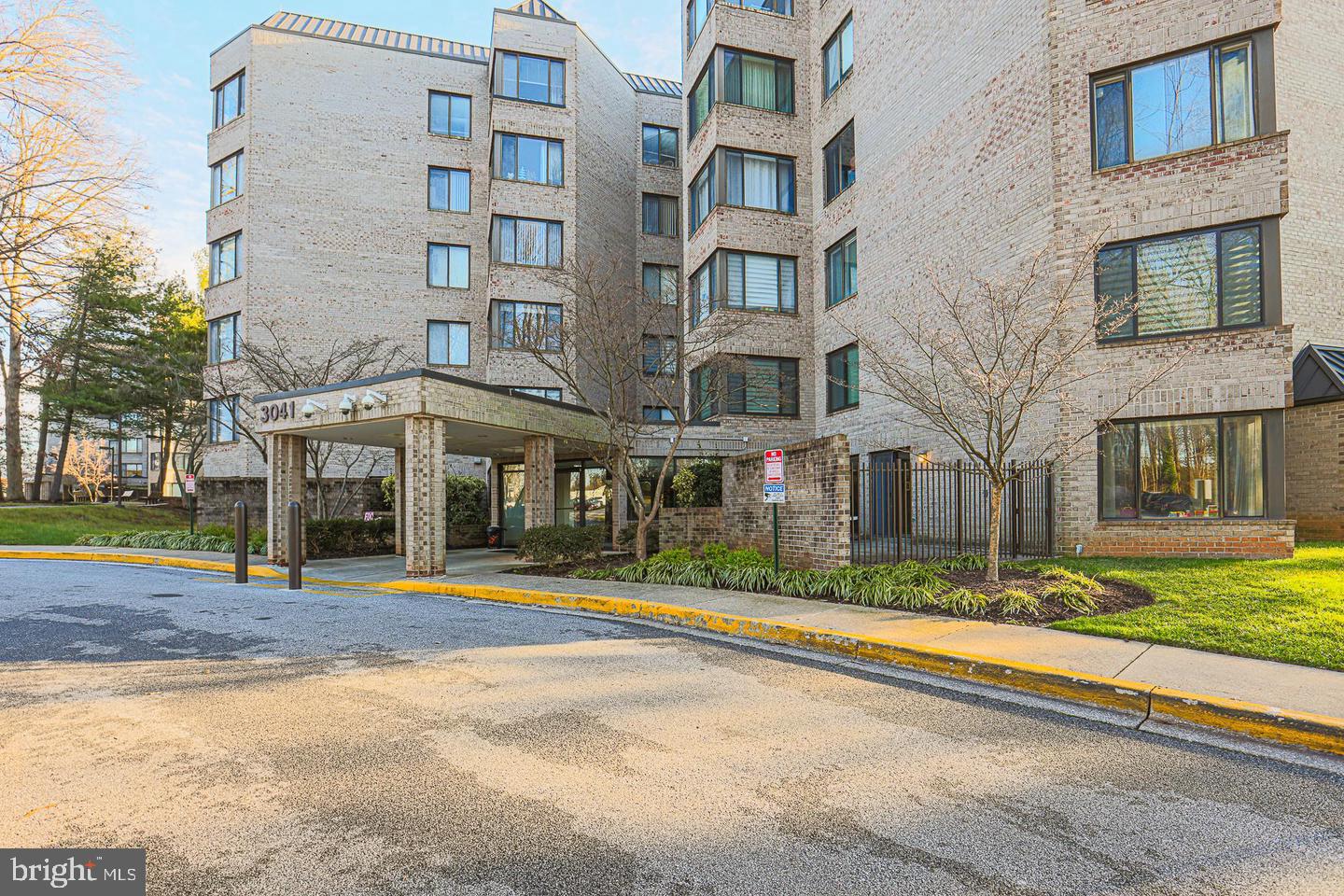 3041 Fallstaff Road, Unit 405D Baltimore, MD 21209 - Photo 3 of 38 Gallery Image 3