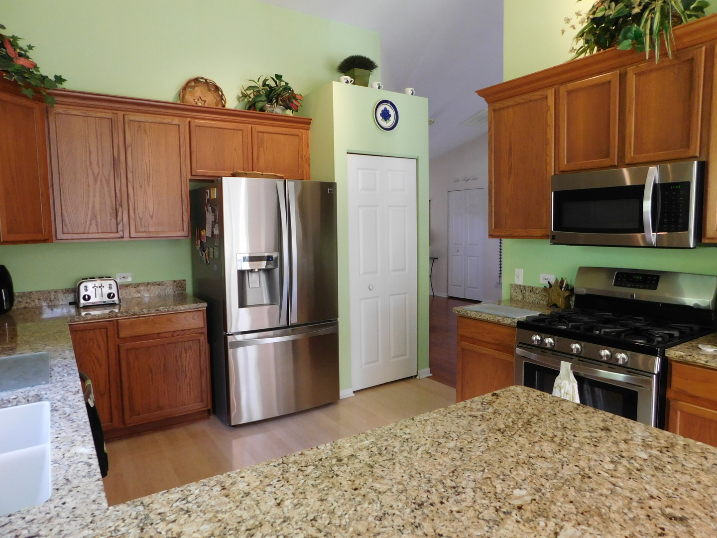360 Ridge Road North Aurora, IL 60542 - Photo 8 of 26 a kitchen with stainless steel appliances granite countertop a refrigerator stove and microwave