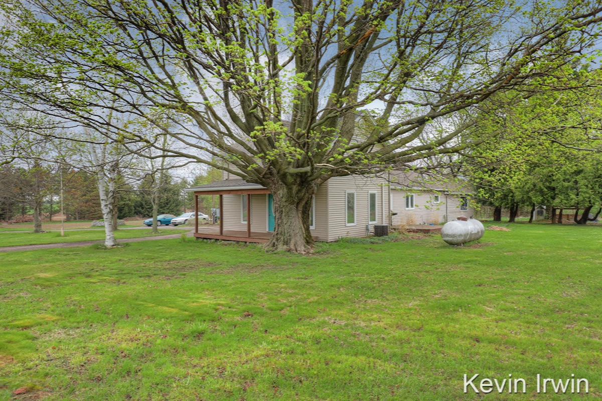 10950 West Stanton Road Trufant, MI 49347 - Photo 3 of 28 IMG_8894