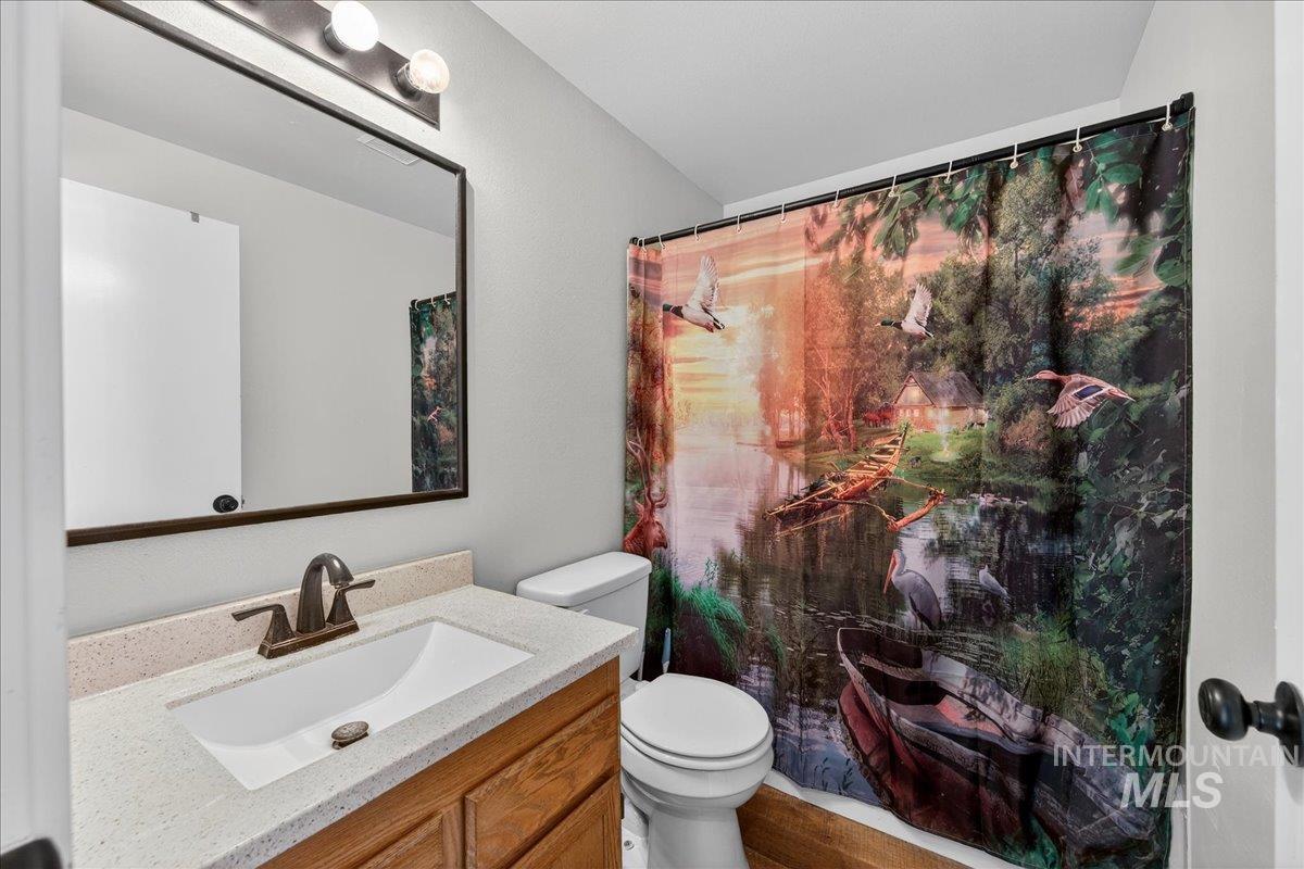 611 Northwest 15th Street Meridian, ID 83642 - Photo 15 of 35 Full bath with curtained shower and vanity