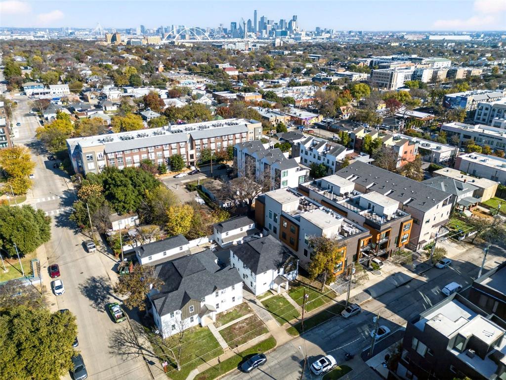 435 West 9th Street Dallas, TX 75208 - Photo 18 of 39 an aerial view of a city with lots of residential buildings