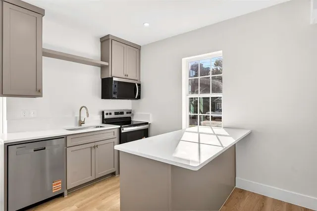 $3,318,000 | 435 West 9th Street, Dallas, TX 75208