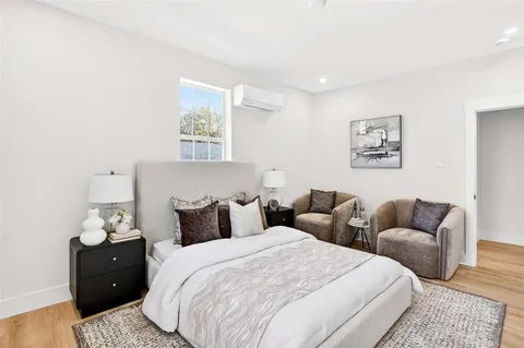 $3,318,000 | 435 West 9th Street, Dallas, TX 75208