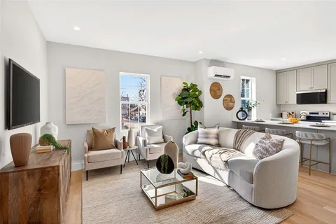 $3,318,000 | 435 West 9th Street, Dallas, TX 75208