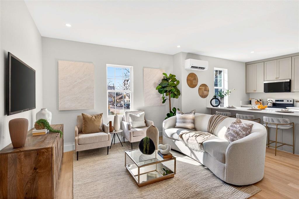 435 West 9th Street Dallas, TX 75208 - Photo 37 of 39 a living room with furniture and a flat screen tv
