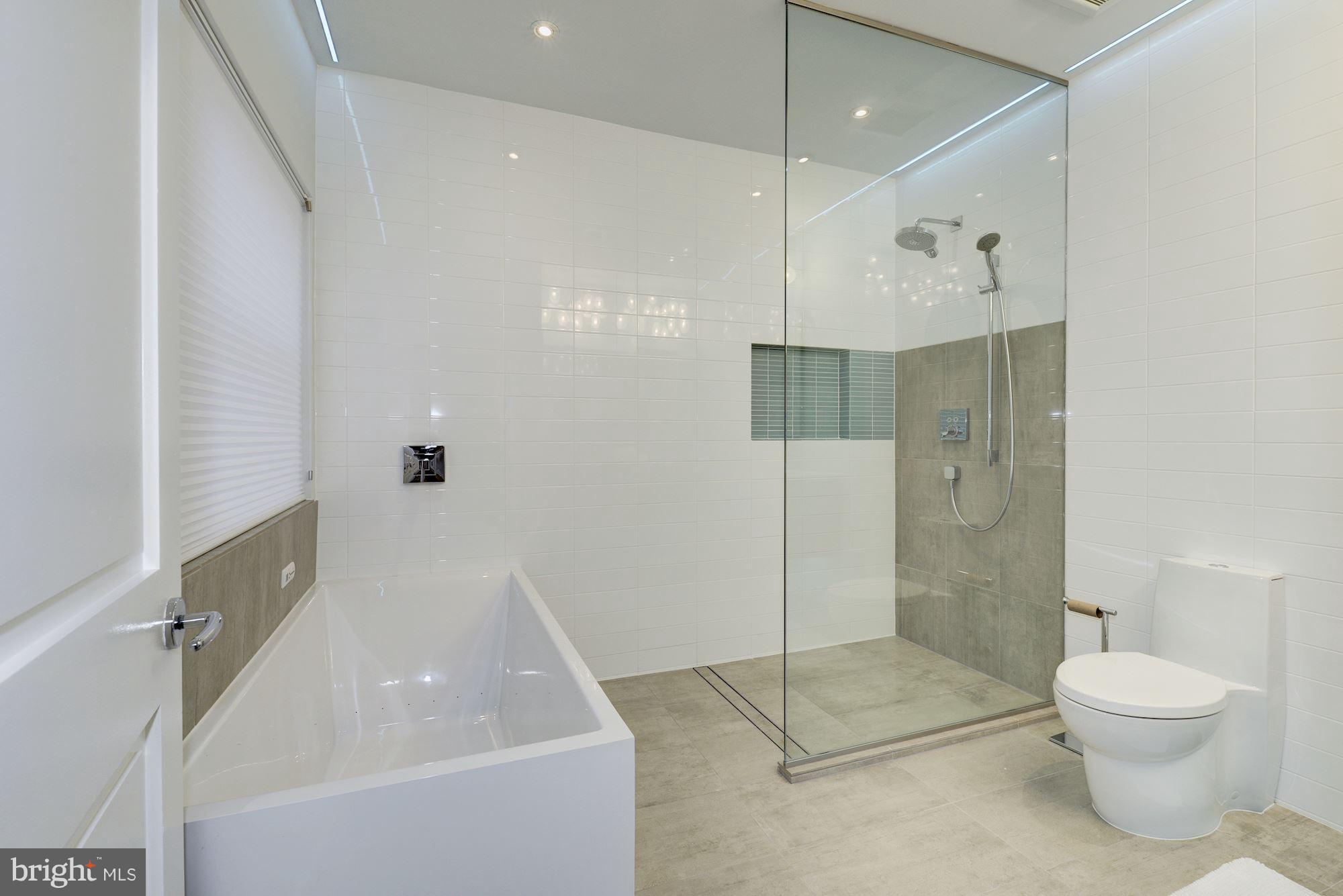 1213 N Street Northwest, Unit E Washington, DC 20005 - Photo 21 of 29 Bath