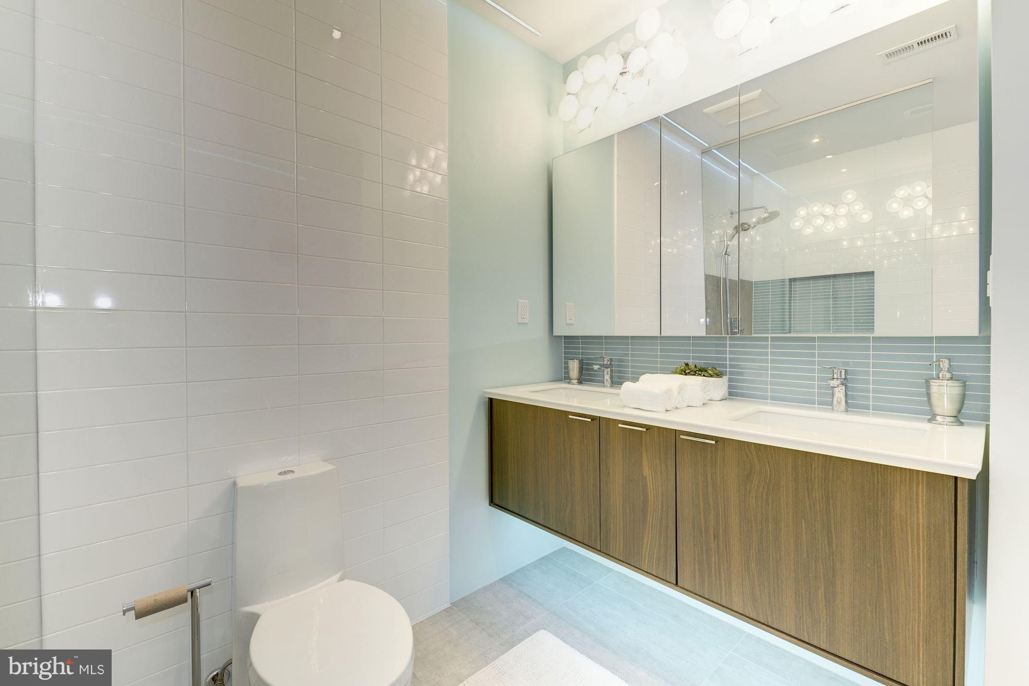 1213 N Street Northwest, Unit E Washington, DC 20005 - Photo 22 of 29 Bath