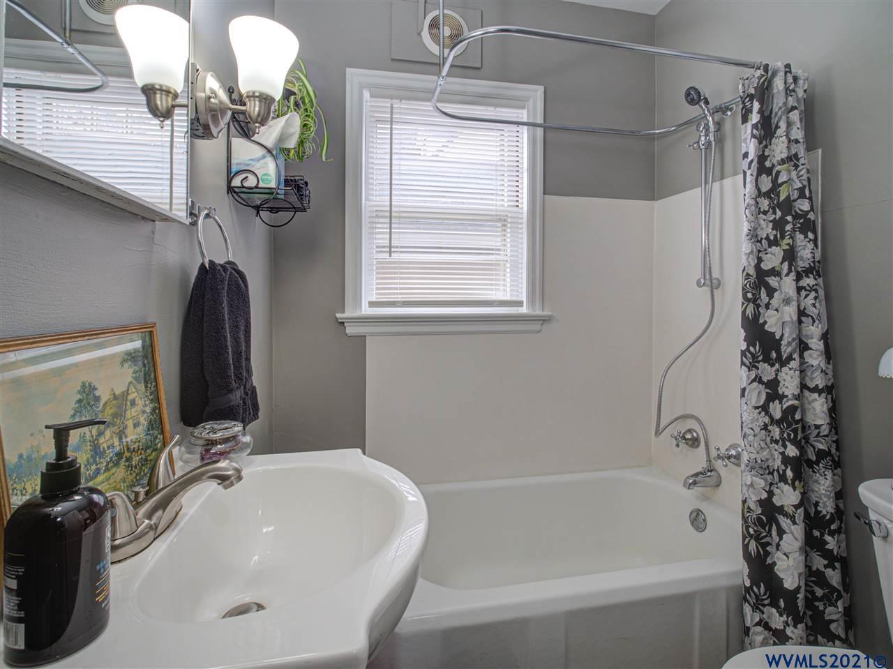 427 Southwest 9th Avenue Albany, OR 97321 - Photo 17 of 31 Gallery Image 17