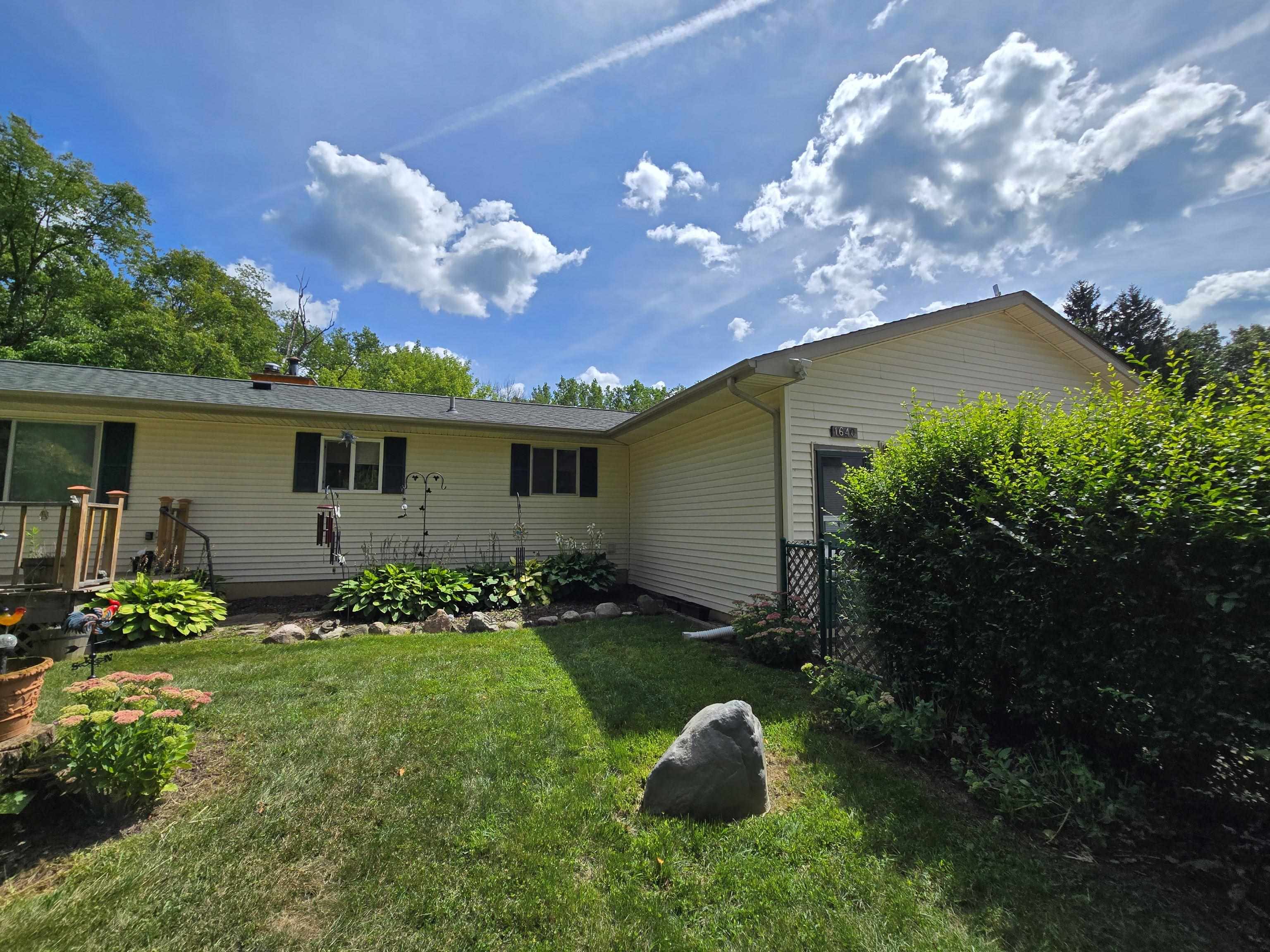 1640 Hendrie Road Metamora, MI 48455 - Photo 5 of 57 50192635-026dbc95-6229-4fd6-a437-ed7aaea364b8.JPG