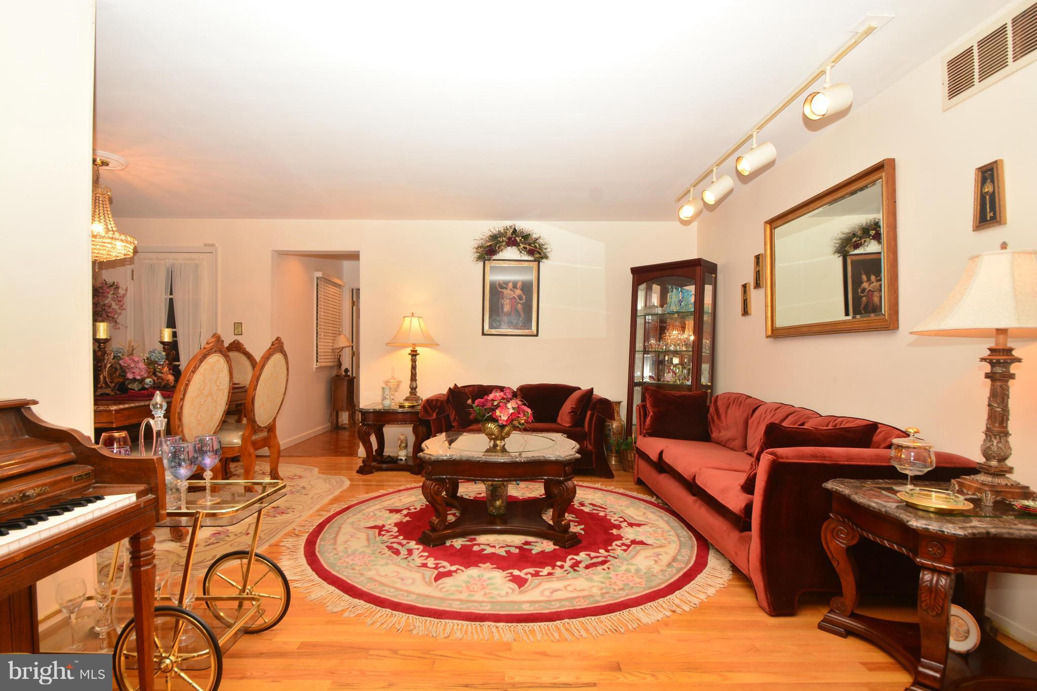 8806 Sonya Road Randallstown, MD 21133 - Photo 2 of 26 Living Room