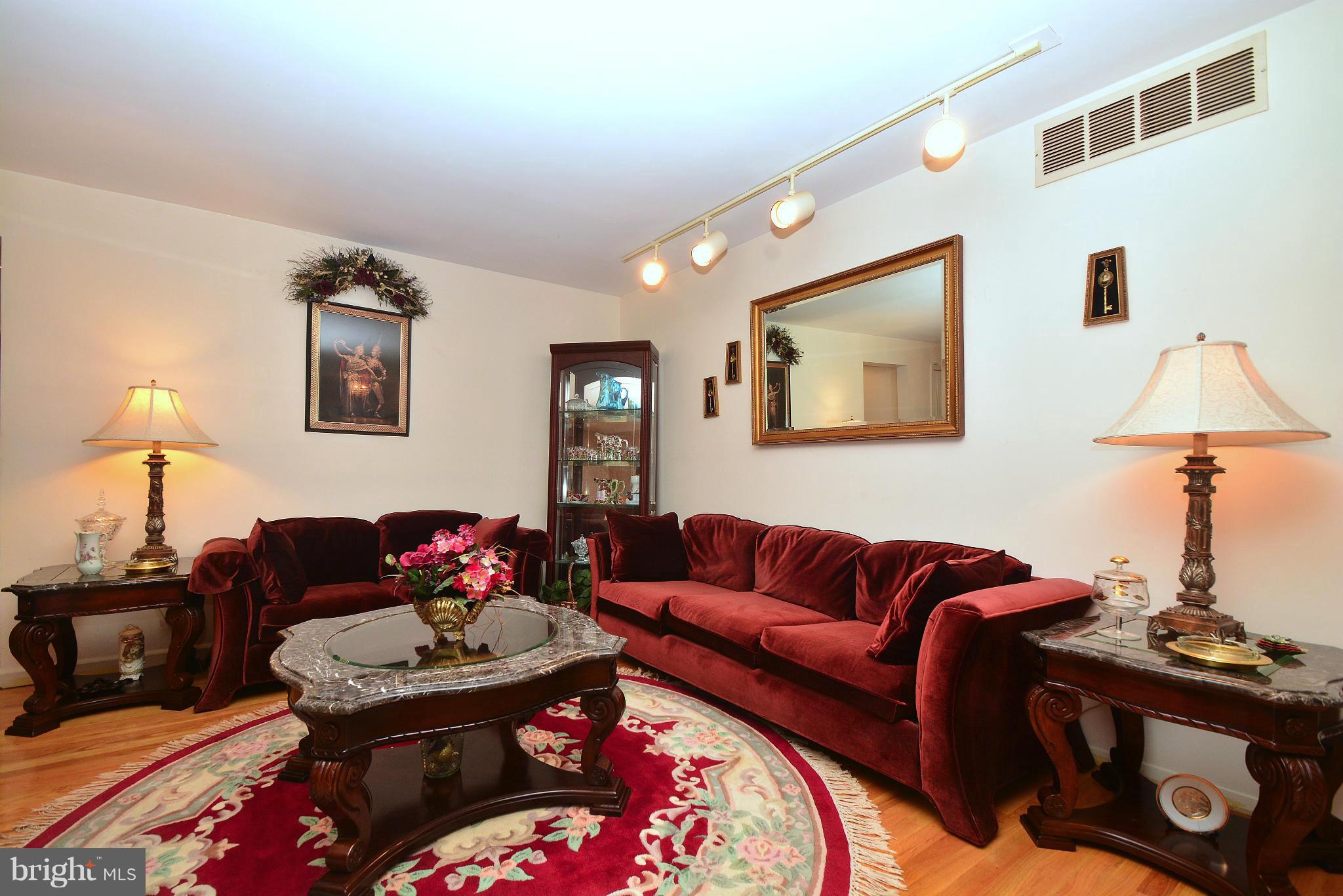 8806 Sonya Road Randallstown, MD 21133 - Photo 4 of 26 Living Room
