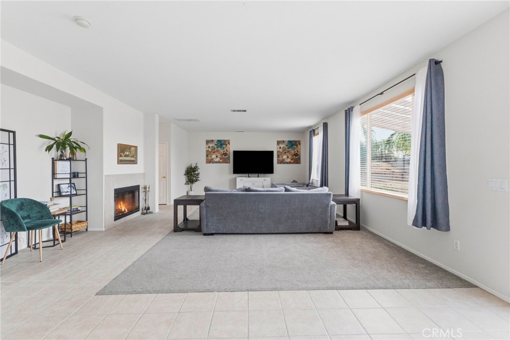 21389 Greyson Road Moreno Valley, CA 92557 - Photo 11 of 30 Looking into family room from kitchen.