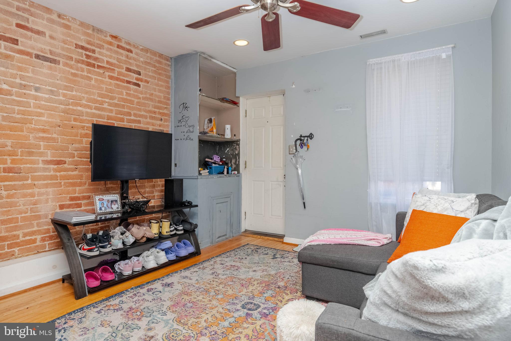 2933 Hudson Street Baltimore, MD 21224 - Photo 4 of 25 Living Room