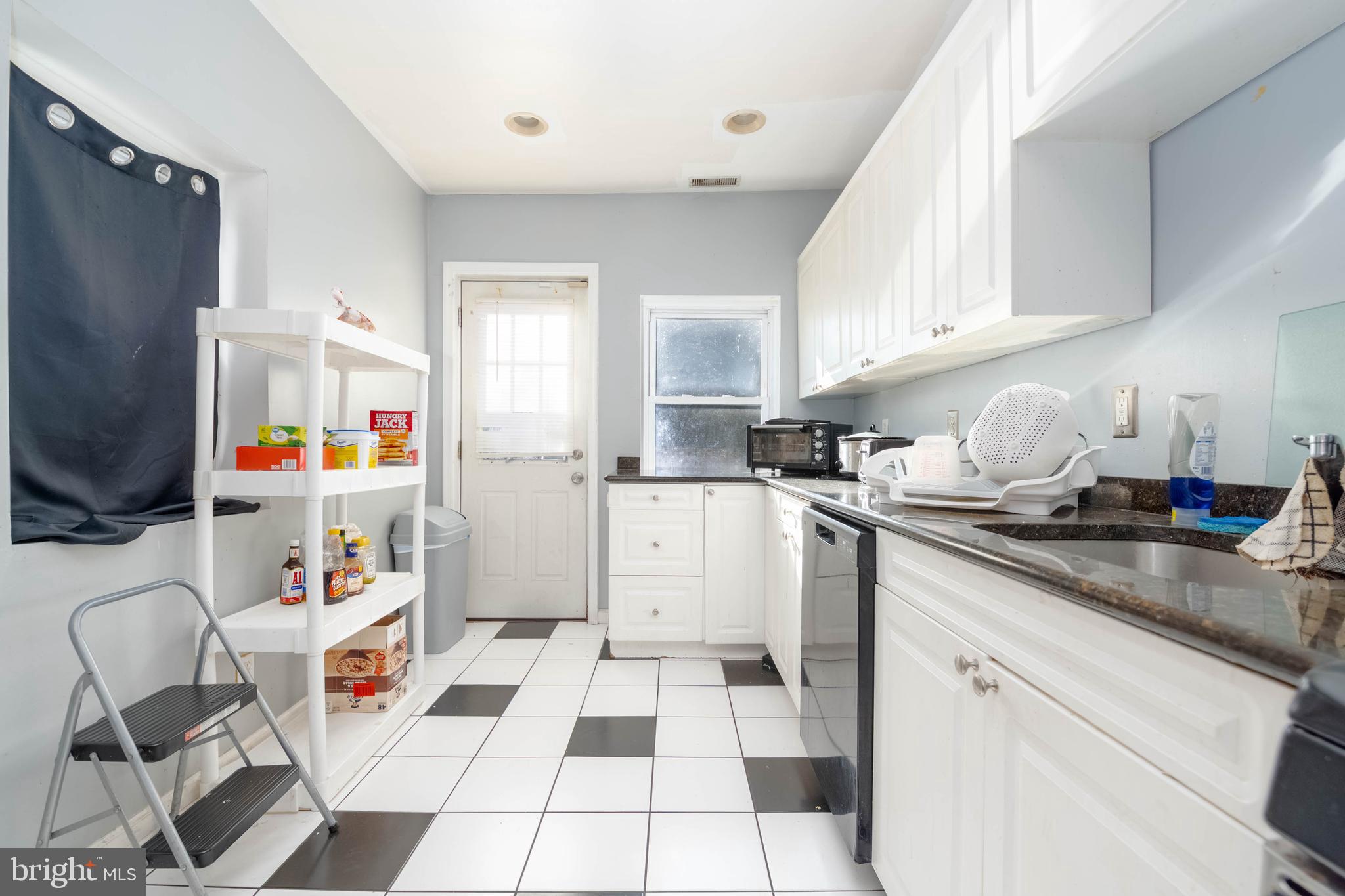 2933 Hudson Street Baltimore, MD 21224 - Photo 7 of 25 Kitchen