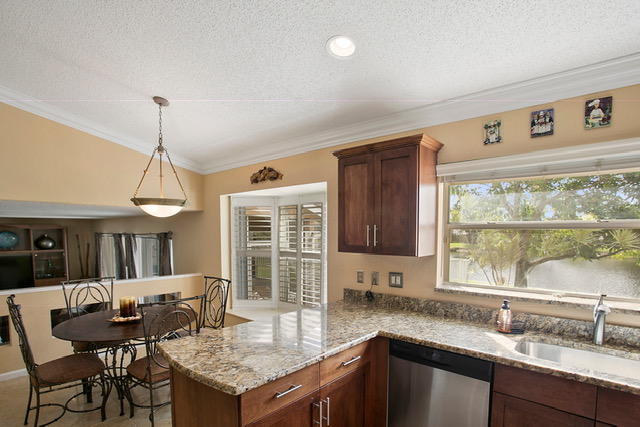 18329 Fresh Lake Way Boca Raton, FL 33498 - Photo 4 of 24 EAT IN KITCHEN AND BAR