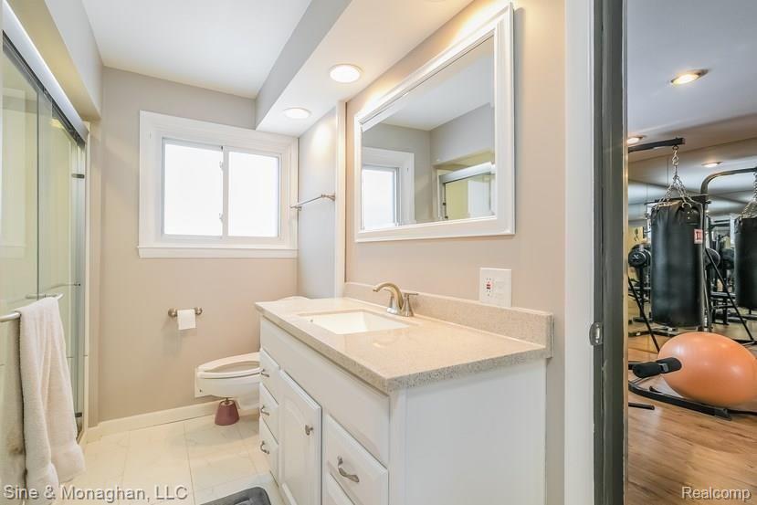 1228 Stuyvessant Road Bloomfield Hills, MI 48301 - Photo 27 of 49 Dual entry upper bath