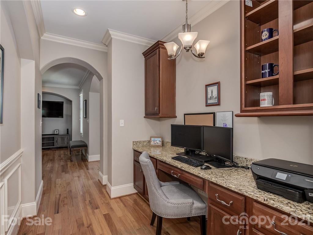 4518 Water Oak Road Charlotte, NC 28211 - Photo 13 of 35 Gallery Image 13