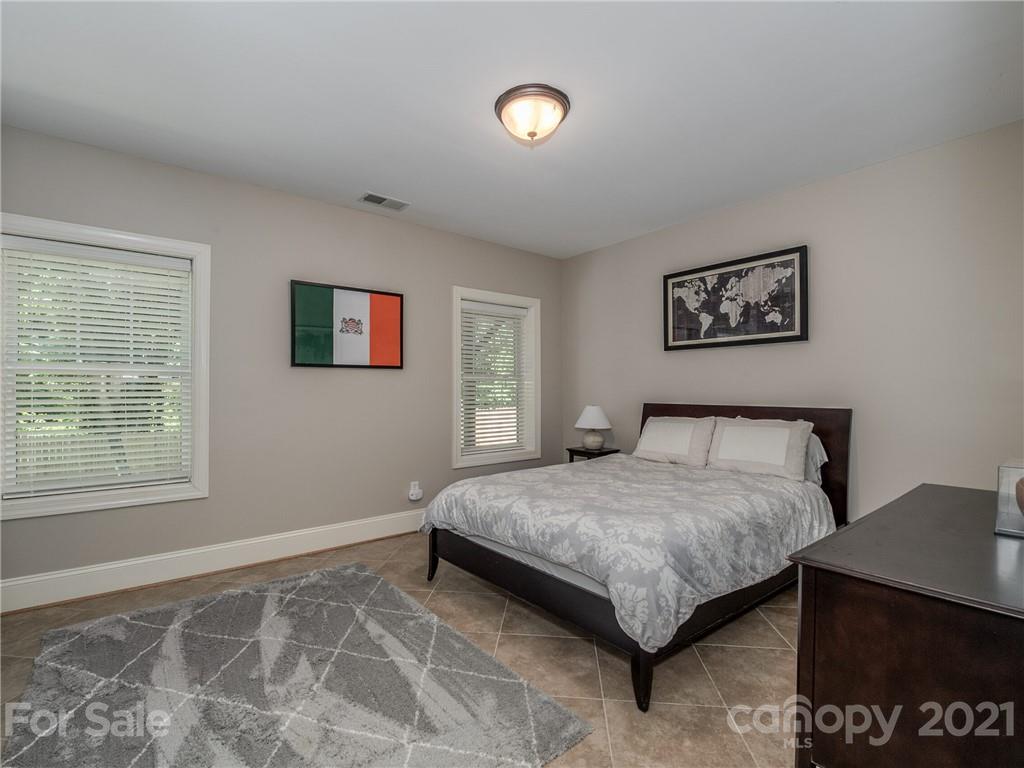 4518 Water Oak Road Charlotte, NC 28211 - Photo 26 of 35 Gallery Image 26