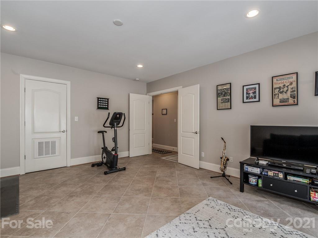 4518 Water Oak Road Charlotte, NC 28211 - Photo 28 of 35 Gallery Image 28
