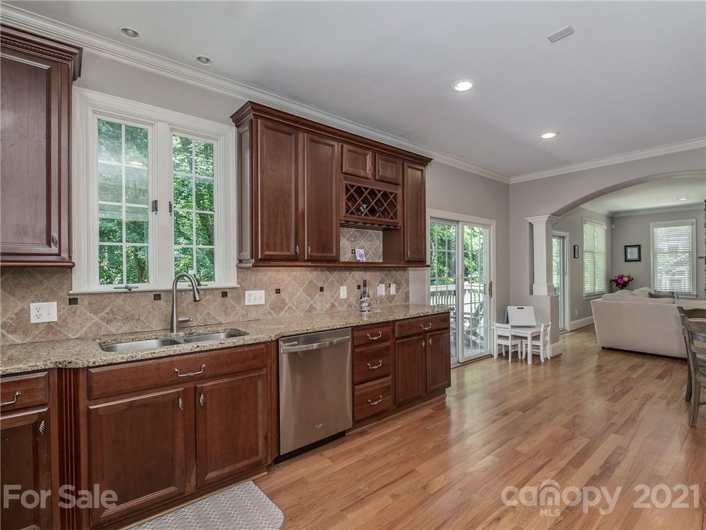 4518 Water Oak Road Charlotte, NC 28211 - Photo 4 of 35 Gallery Image 4