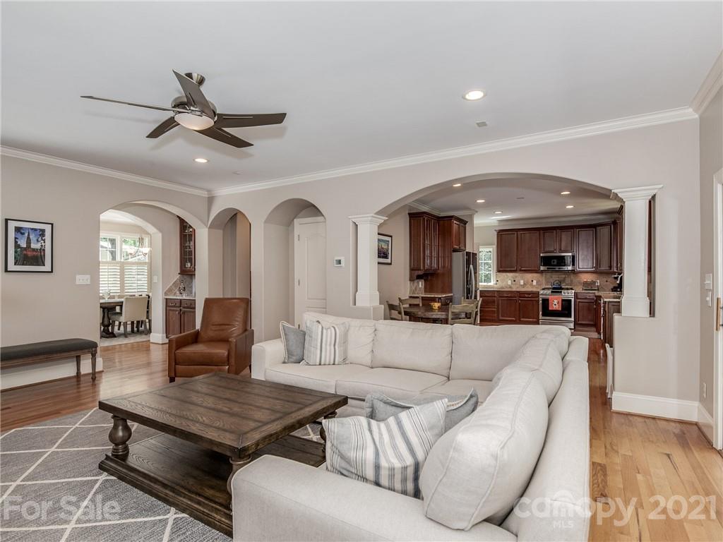 4518 Water Oak Road Charlotte, NC 28211 - Photo 8 of 35 Gallery Image 8