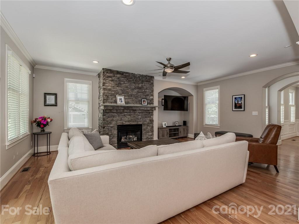 4518 Water Oak Road Charlotte, NC 28211 - Photo 9 of 35 Gallery Image 9