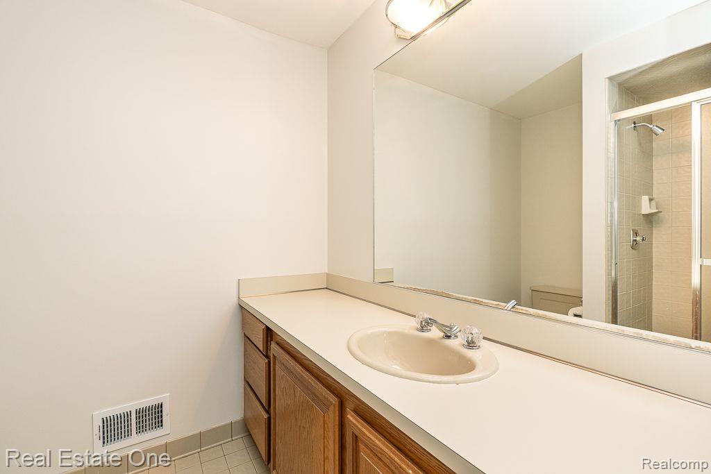4892 Rivers Edge Drive Troy, MI 48098 - Photo 32 of 58