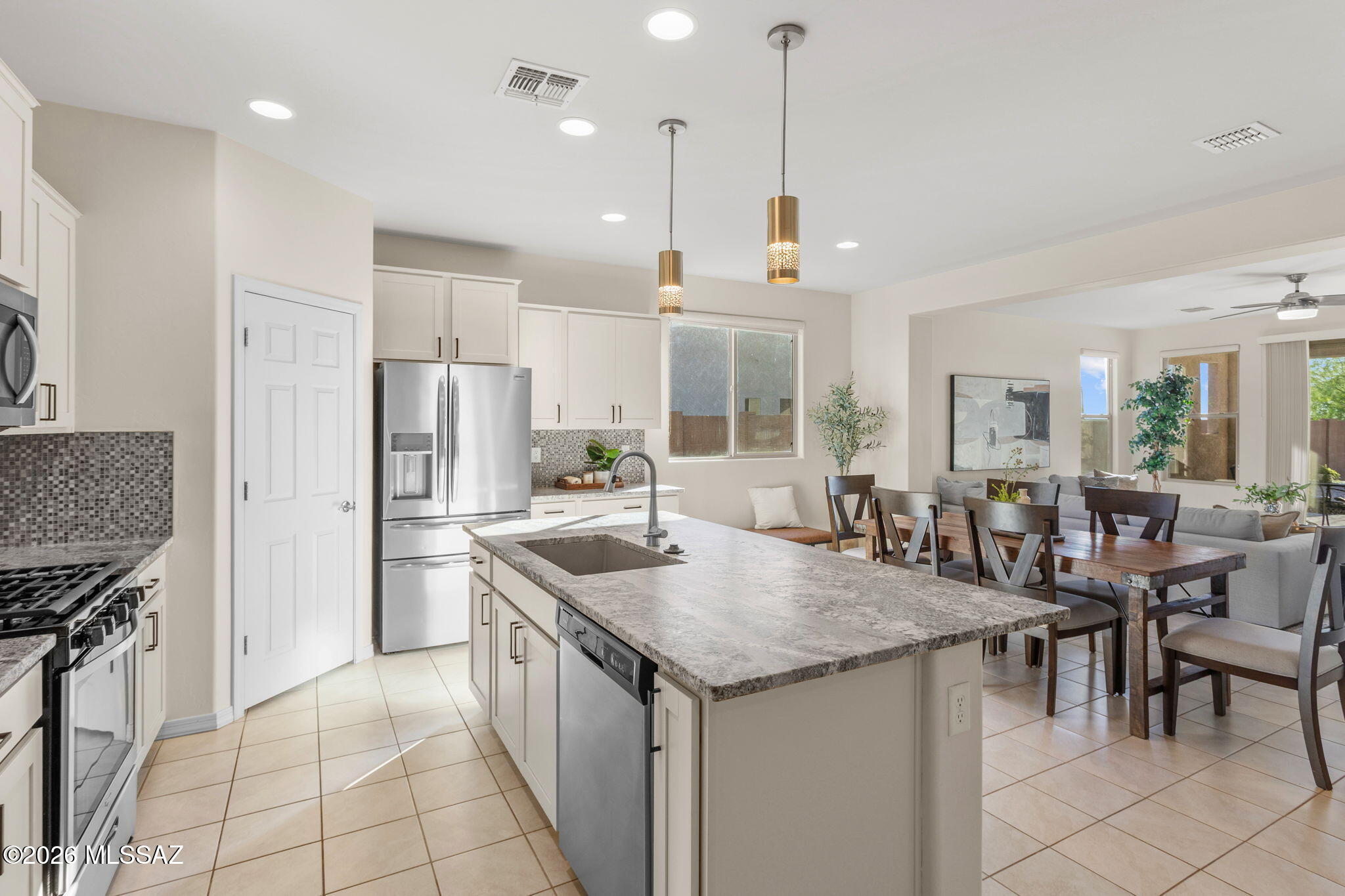 11899 North Raphael Way Tucson, AZ 85742 - Photo 8 of 36