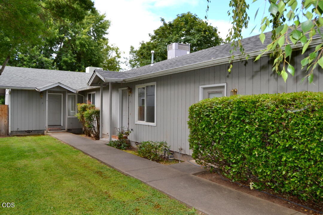 1632 Leonard Road, Unit A & B Grants Pass, OR 97527 - Photo 17 of 19
