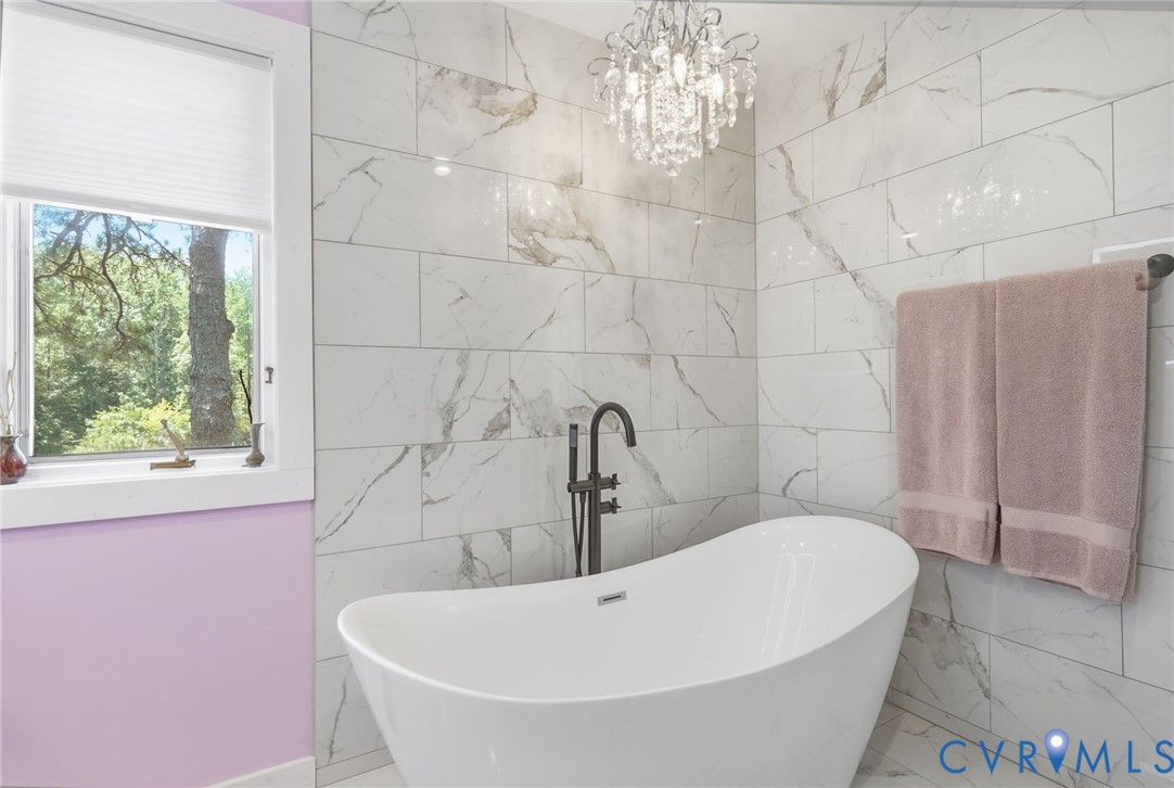 750 Levelgreen Road Lancaster, VA 22503 - Photo 26 of 45 SOAKING TUB PERFECT FOR BUBBLE BATHS!