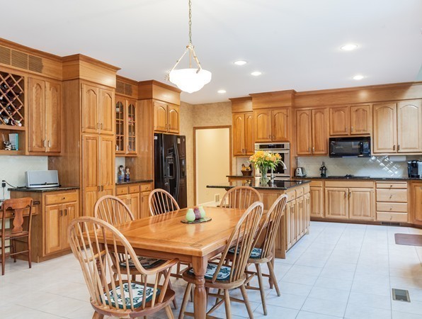 97 Ashford Road Longmeadow, MA 01106 - Photo 13 of 29