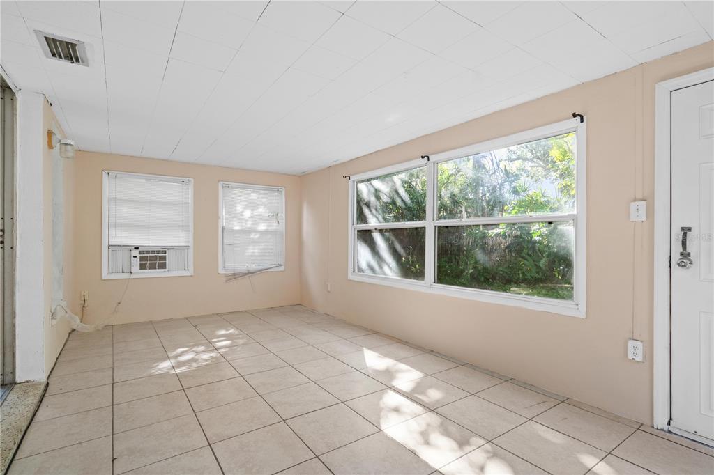 10 Kepner Street Orlando, FL 32839 - Photo 20 of 26 an empty room with windows