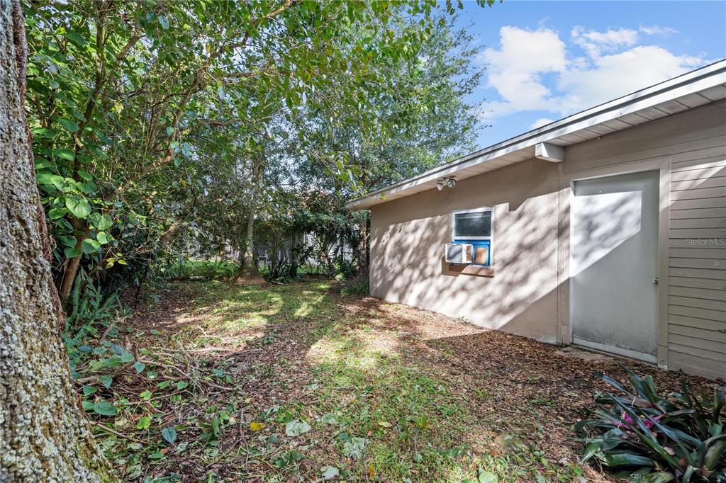 10 Kepner Street Orlando, FL 32839 - Photo 25 of 26 a backyard of a house with lots of green space