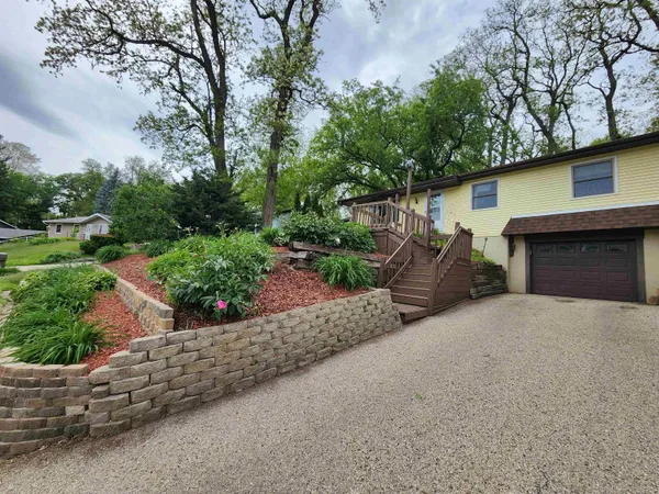 $289,999 | 400 Woodcrest Lane, Milton, WI 53563