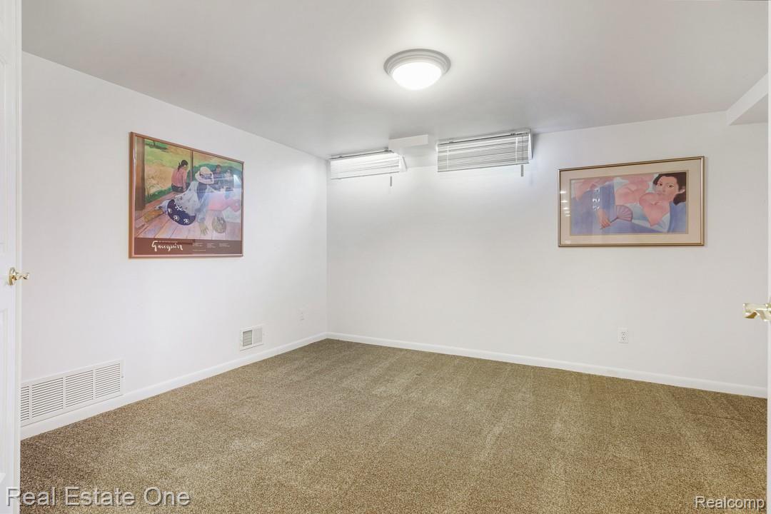 4727 Rivers Edge Drive Troy, MI 48098 - Photo 31 of 42 4727-Rivers-Edge-Dr-42.jpg