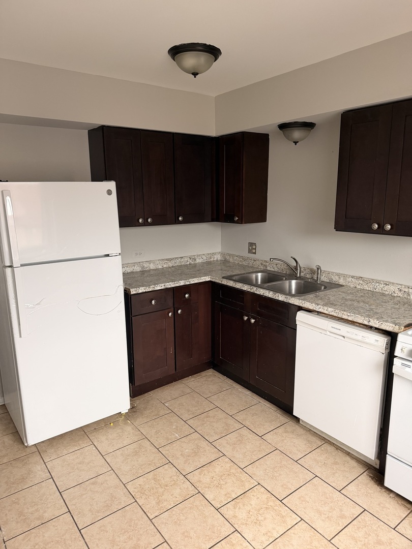 10479 Dearlove Road, Unit 2A Glenview, IL 60025 - Photo 2 of 10 Gallery Image 2