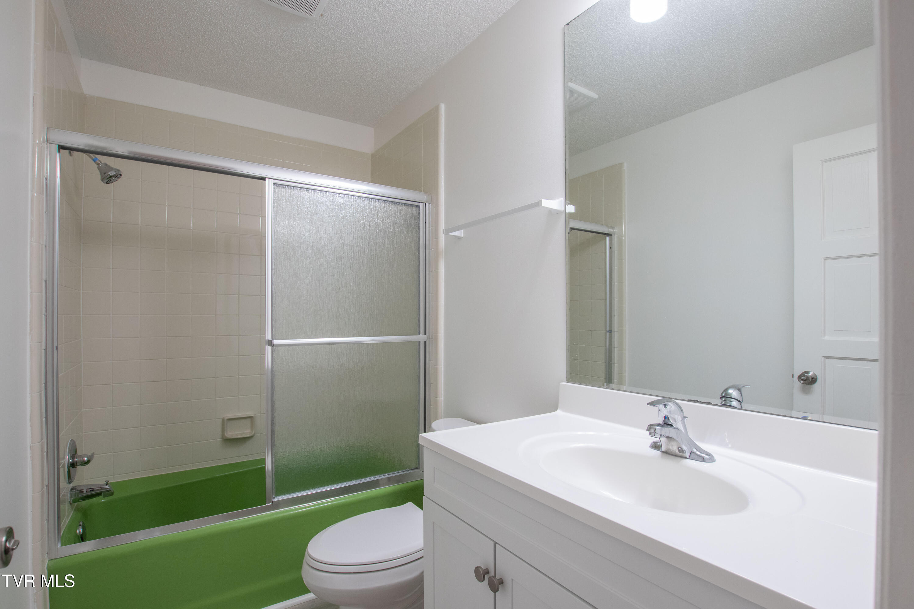108 Melody Lane, Unit 1 Bristol, TN 37620 - Photo 35 of 38 D-1 Main Bath