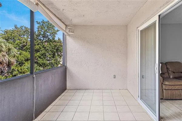 a view of utility room