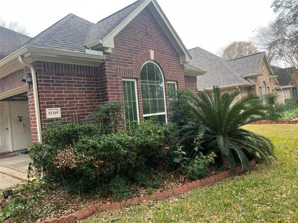 a view of a house with a yard and plants