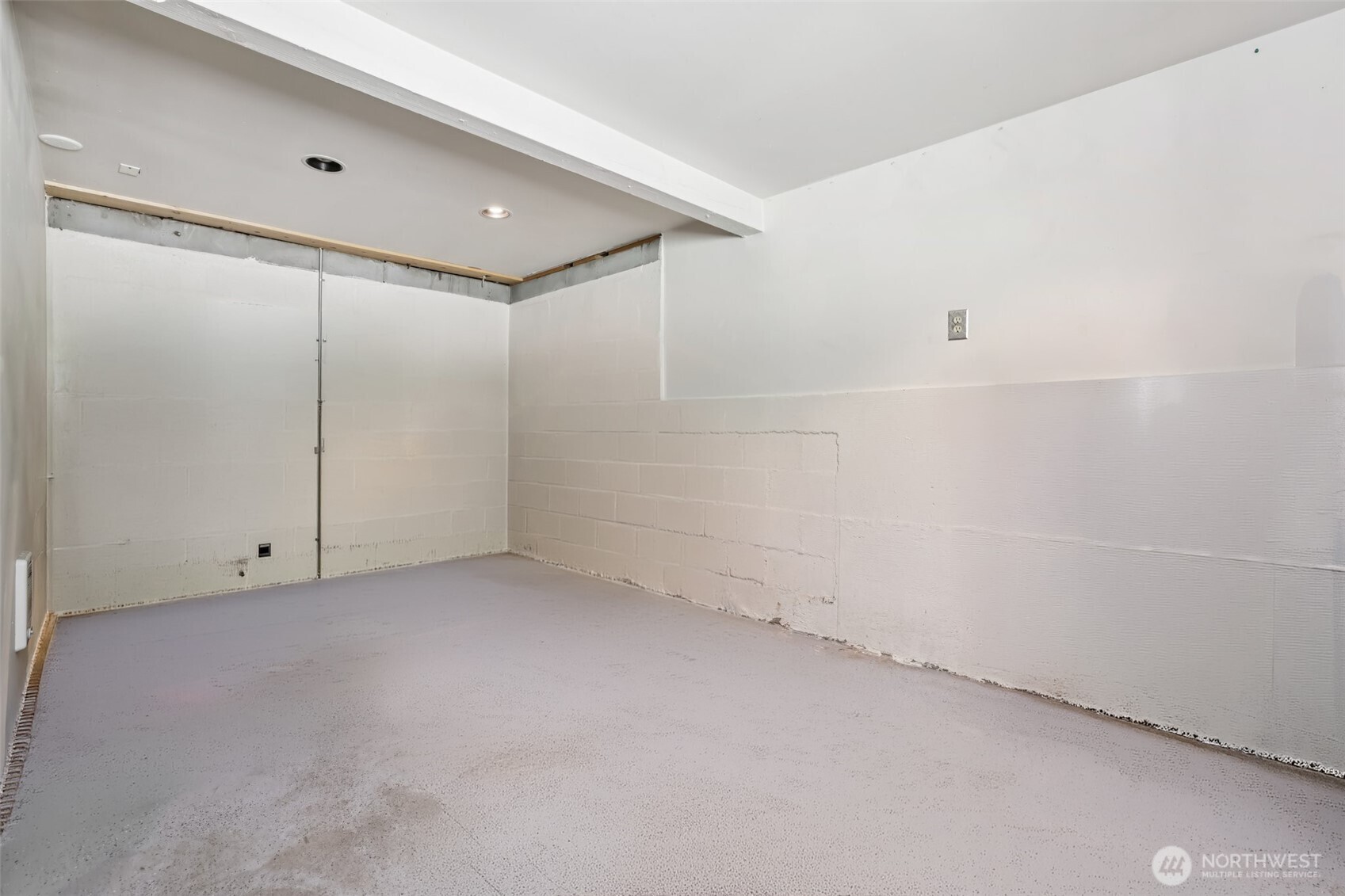 17209 West Riverside Drive Bothell, WA 98011 - Photo 27 of 40 Gallery Image 27