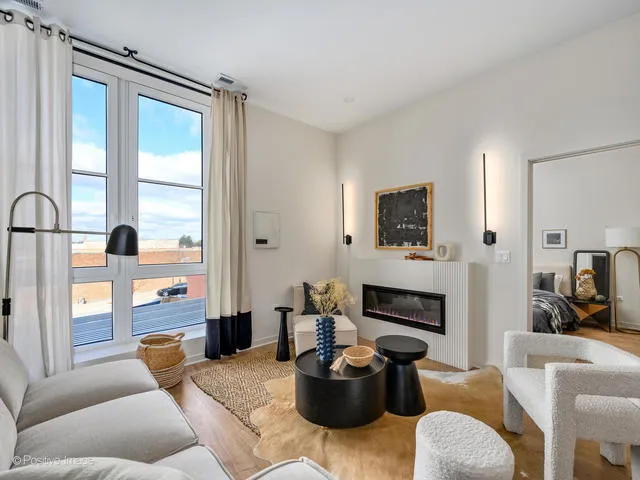 $3,825 | 11 West Prospect Avenue, Unit 513, Mount Prospect, IL 60056