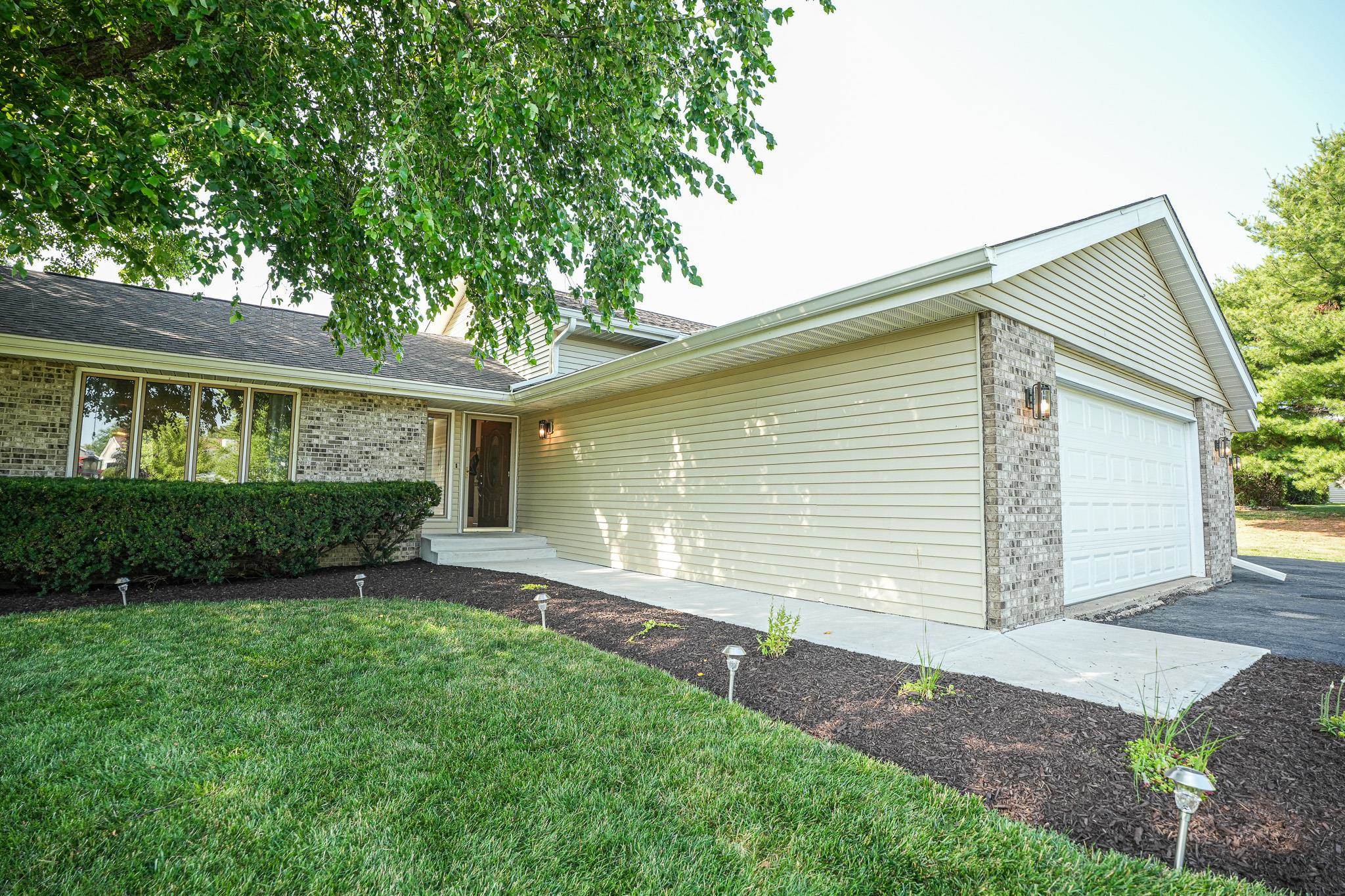 8156 Barclay Road Rockford, IL 61102 - Photo 6 of 45 Gallery Image 6