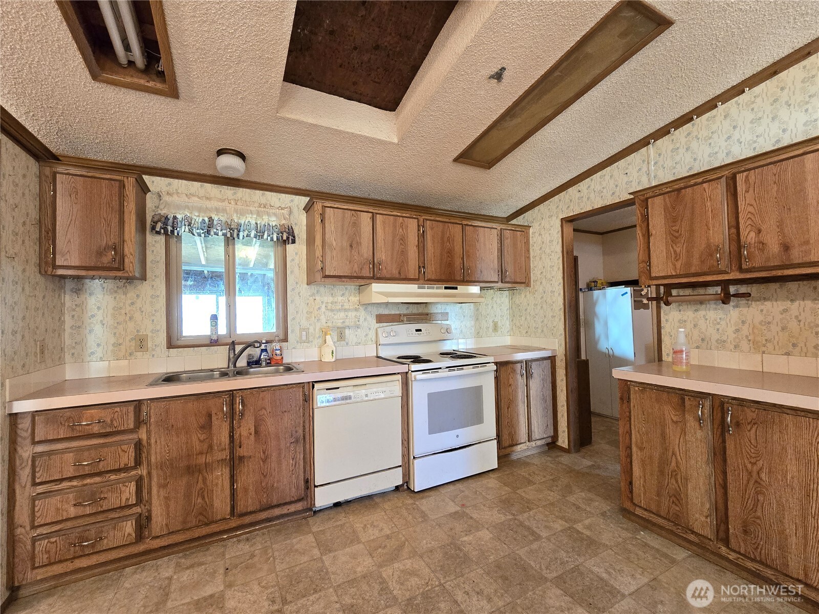 520 North 3rd Street Elma, WA 98541 - Photo 14 of 28 a kitchen with stainless steel appliances granite countertop a stove sink and cabinets