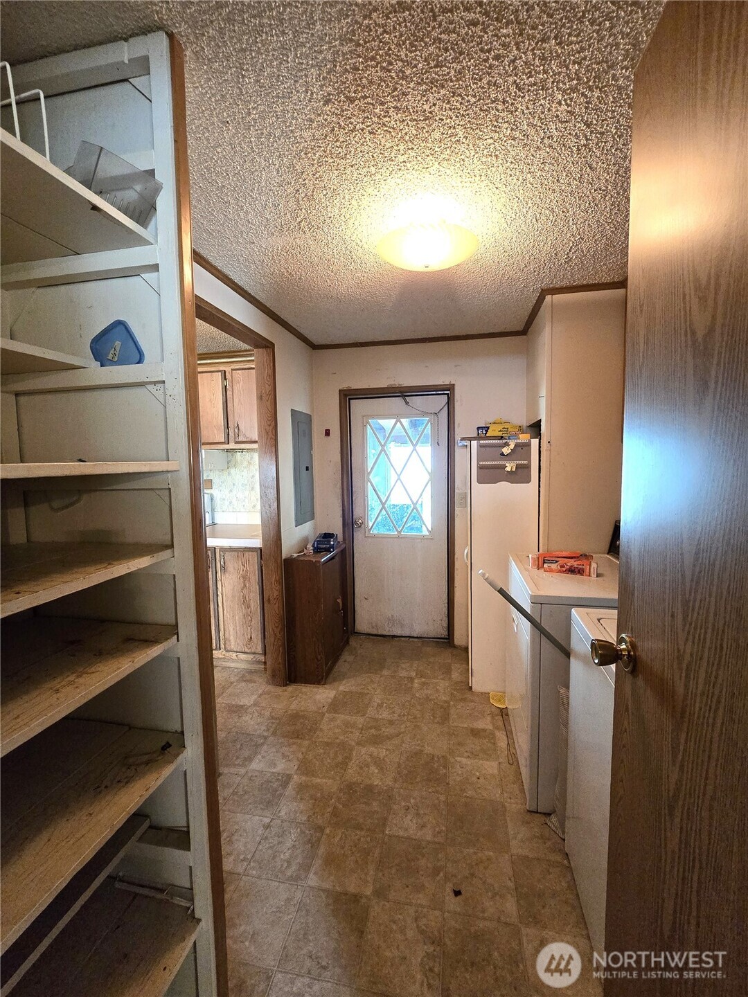 520 North 3rd Street Elma, WA 98541 - Photo 22 of 28 a view of a room with gym equipment